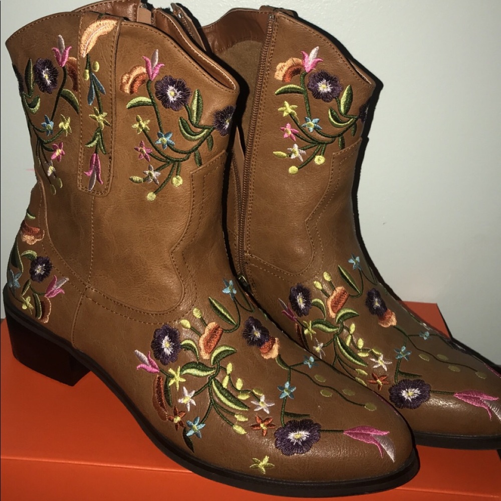 Floral Embroidered Cowboy Boots